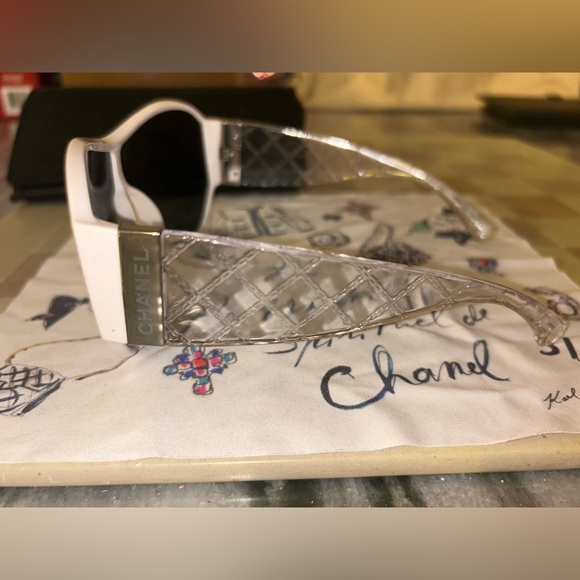 Chanel shield sunglasses 2022 - Picture 6 of 8